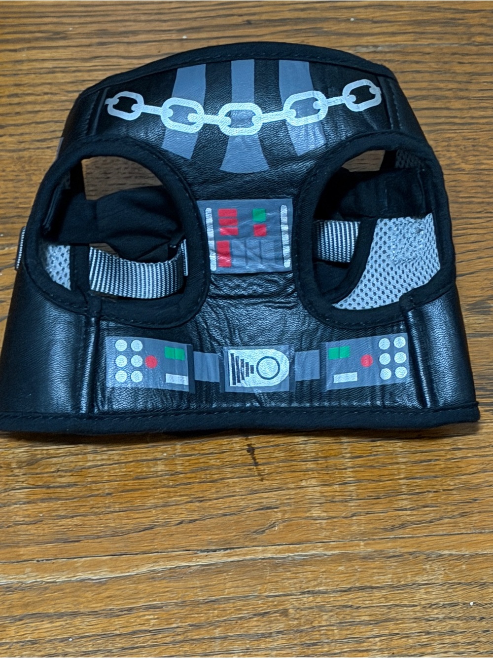 DISNEY TAILS DOG HARNESS STAR WARS DARTH VADER SIZE SMALL. IN EXCELLENT COND.